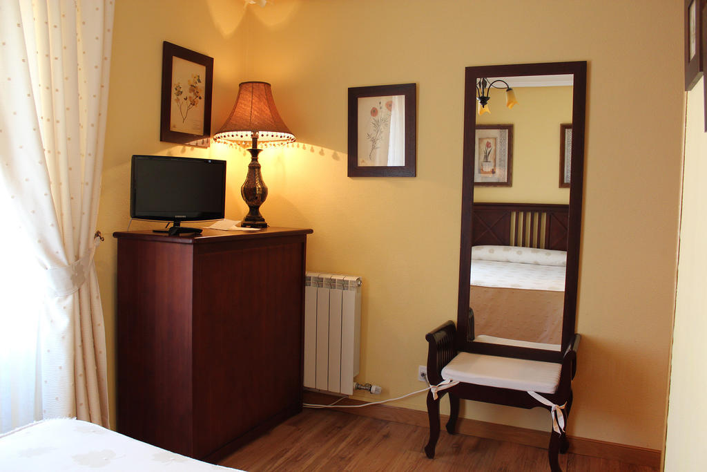 Dc Mesones 21 Hotel Lerma Ruang foto
